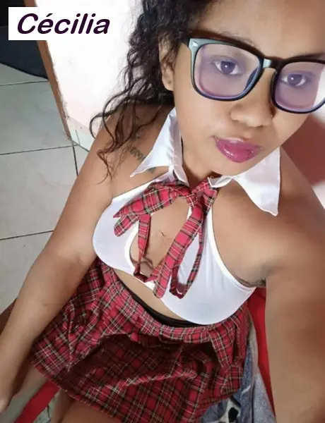 Cécilia, hôtesse téléphone rose visio en privé, pour une conversation intime et confidentielle réservée aux adultes